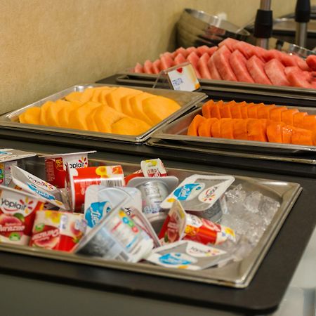 Holiday Inn Express Saltillo Zona Aeropuerto By Ihg Bagian luar foto