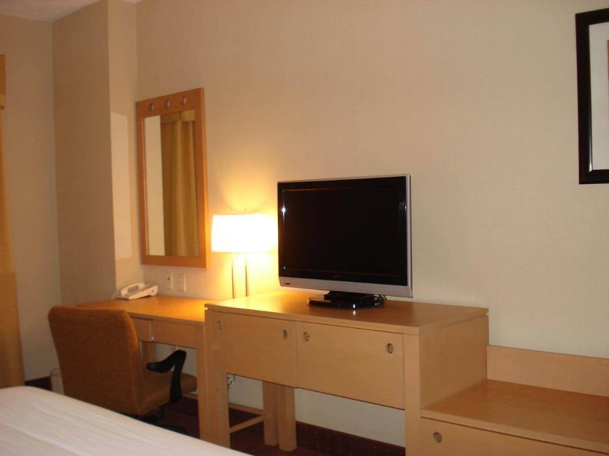 Holiday Inn Express Saltillo Zona Aeropuerto By Ihg Bagian luar foto