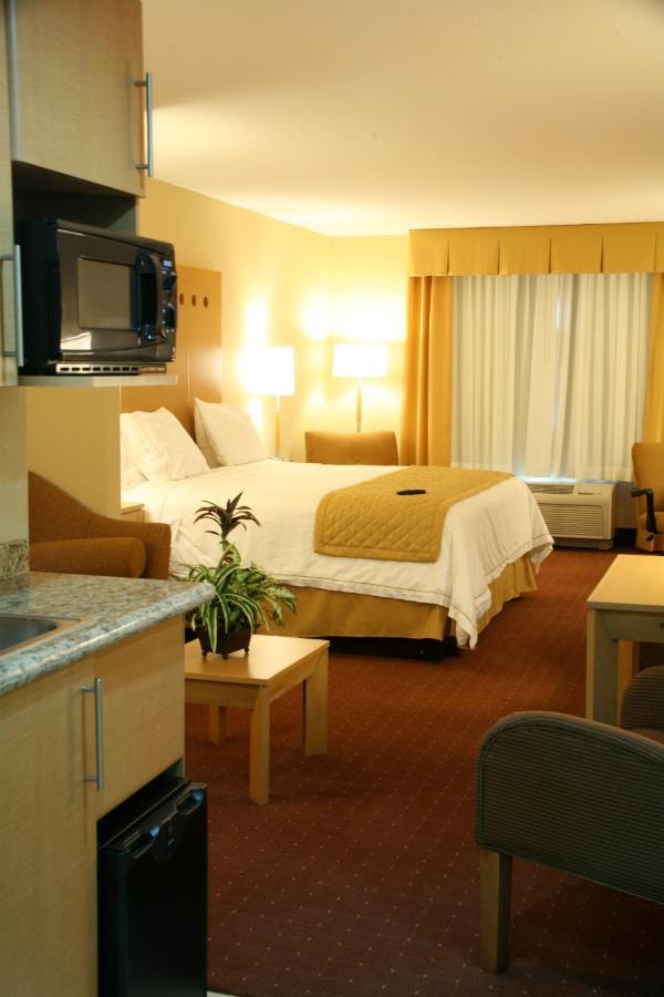 Holiday Inn Express Saltillo Zona Aeropuerto By Ihg Bagian luar foto