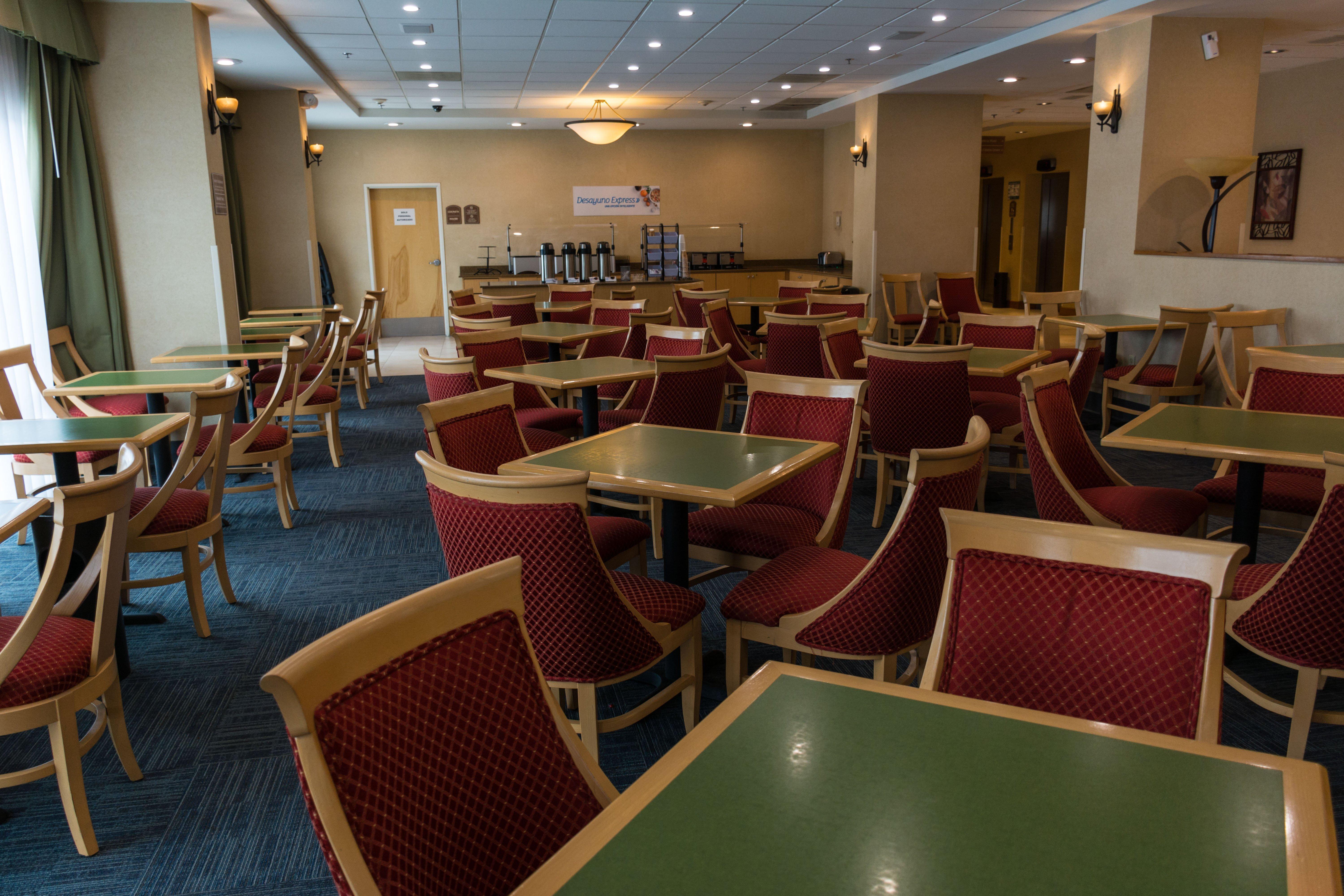 Holiday Inn Express Saltillo Zona Aeropuerto By Ihg Bagian luar foto