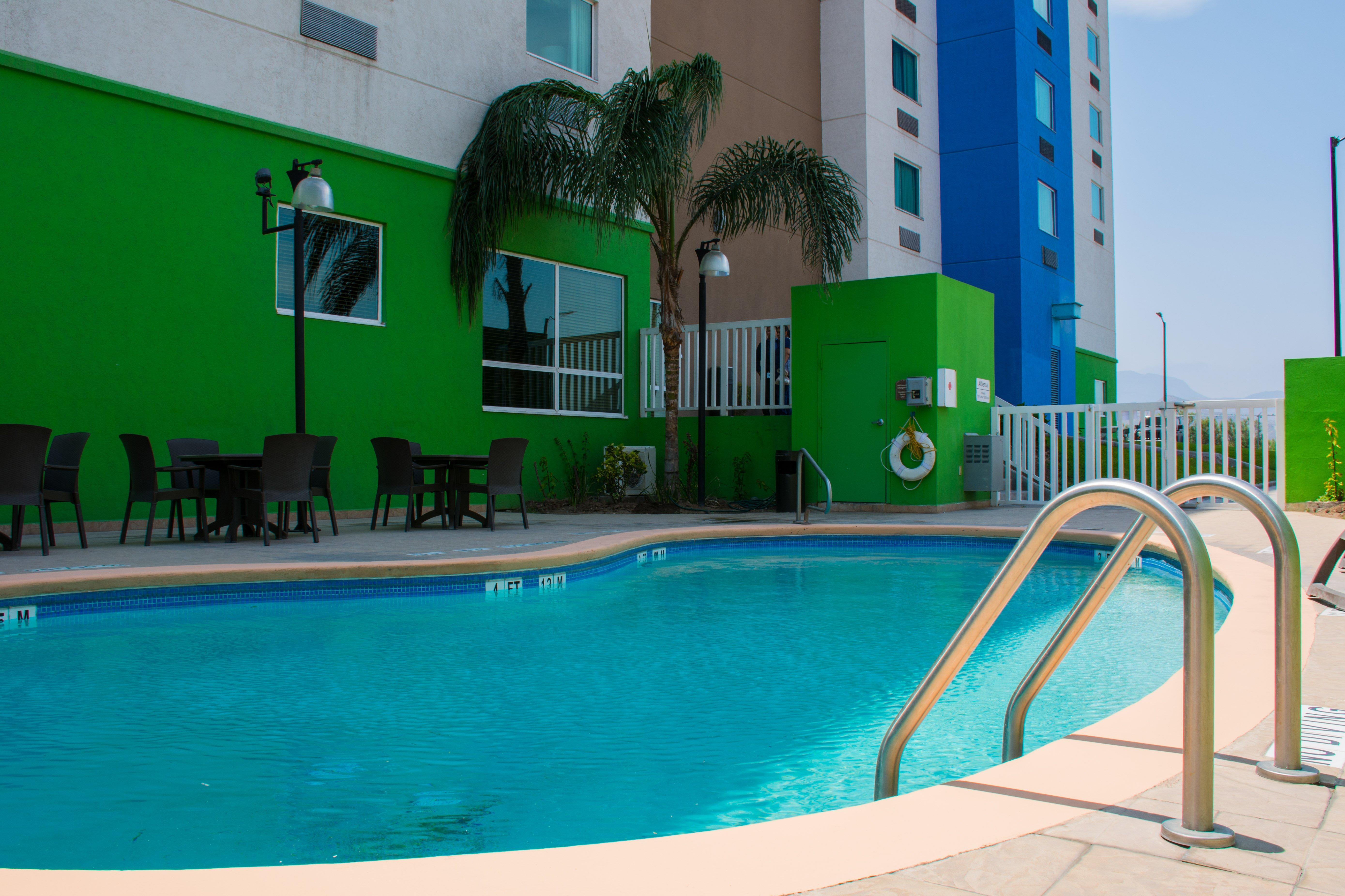 Holiday Inn Express Saltillo Zona Aeropuerto By Ihg Bagian luar foto