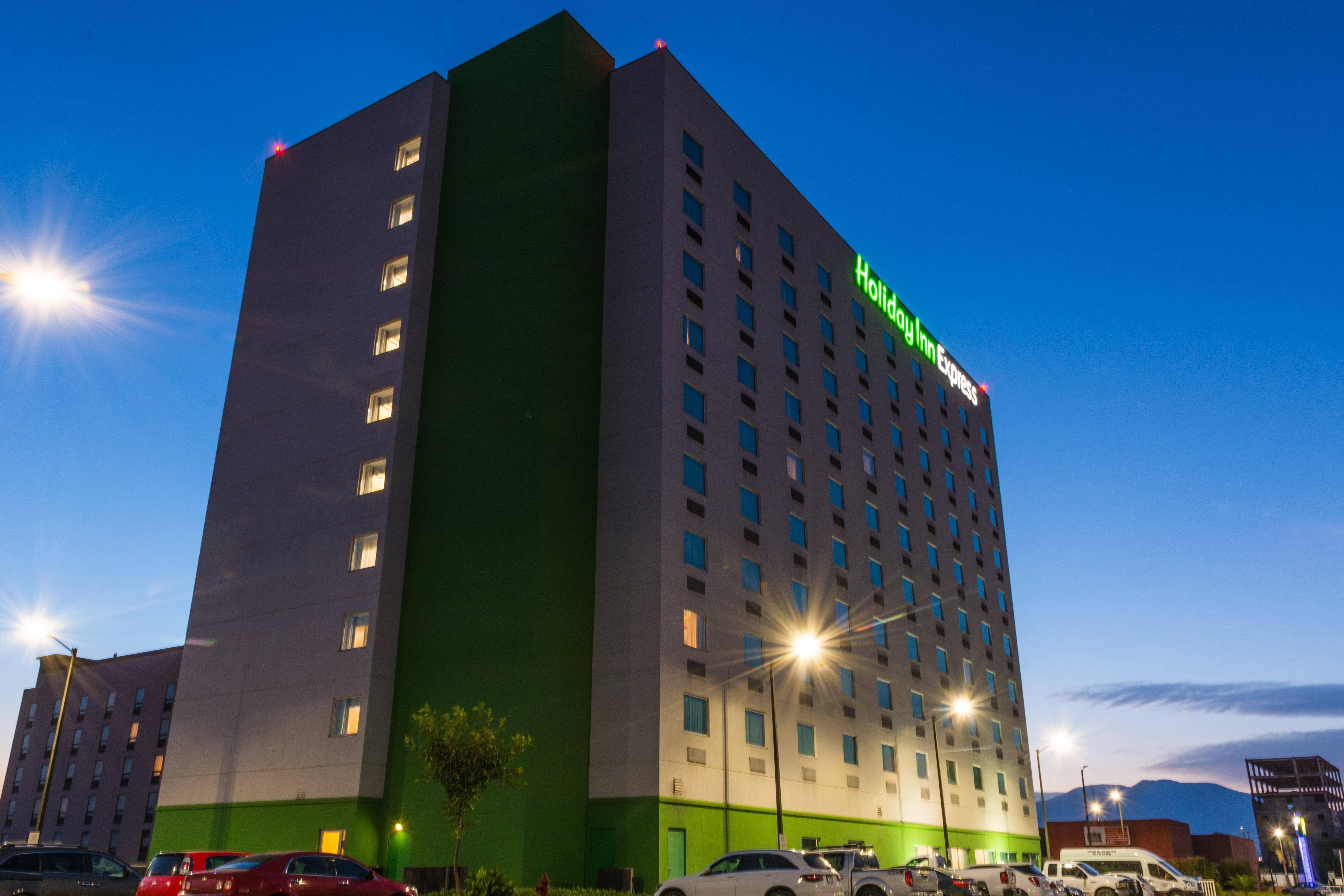 Holiday Inn Express Saltillo Zona Aeropuerto By Ihg Bagian luar foto