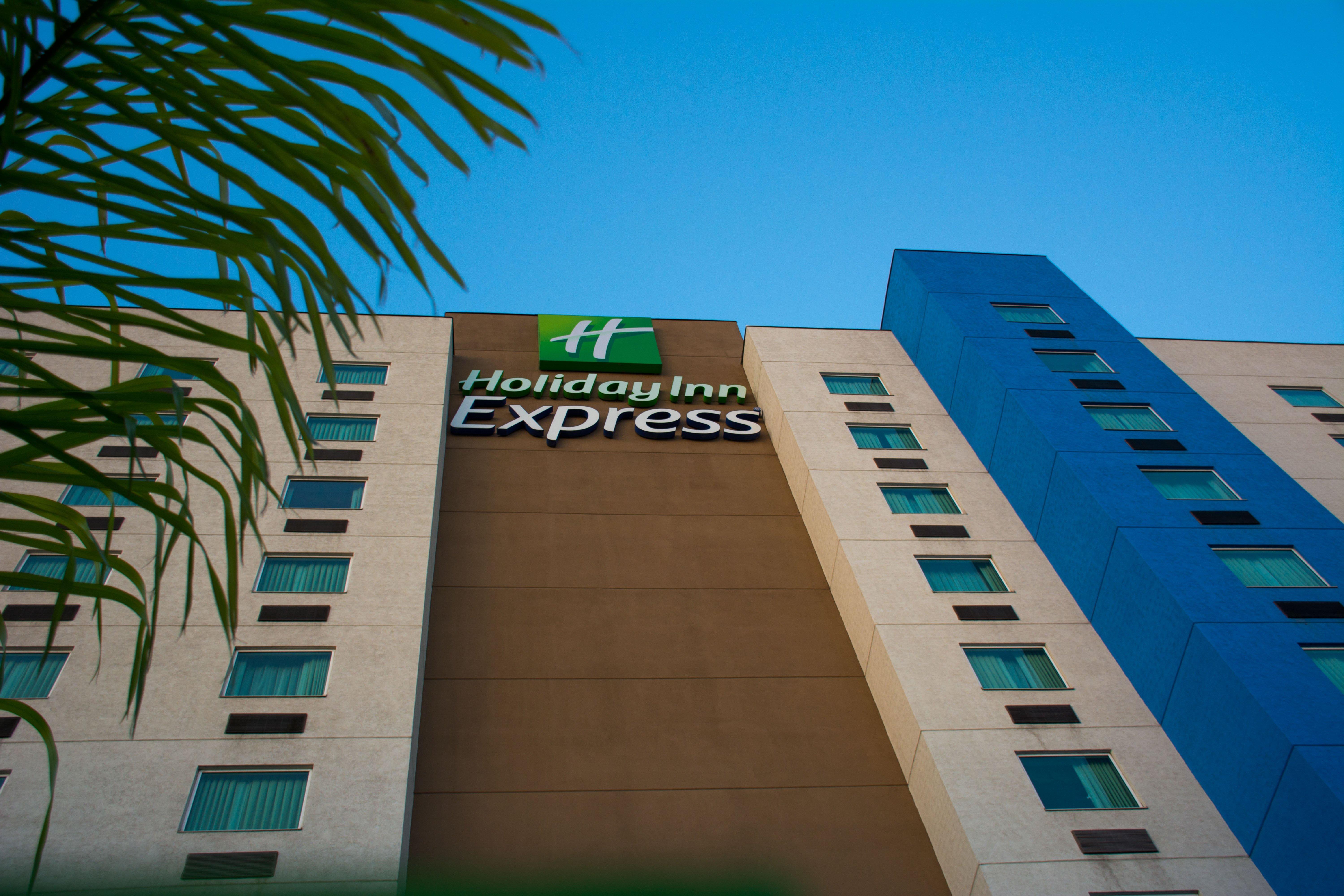 Holiday Inn Express Saltillo Zona Aeropuerto By Ihg Bagian luar foto
