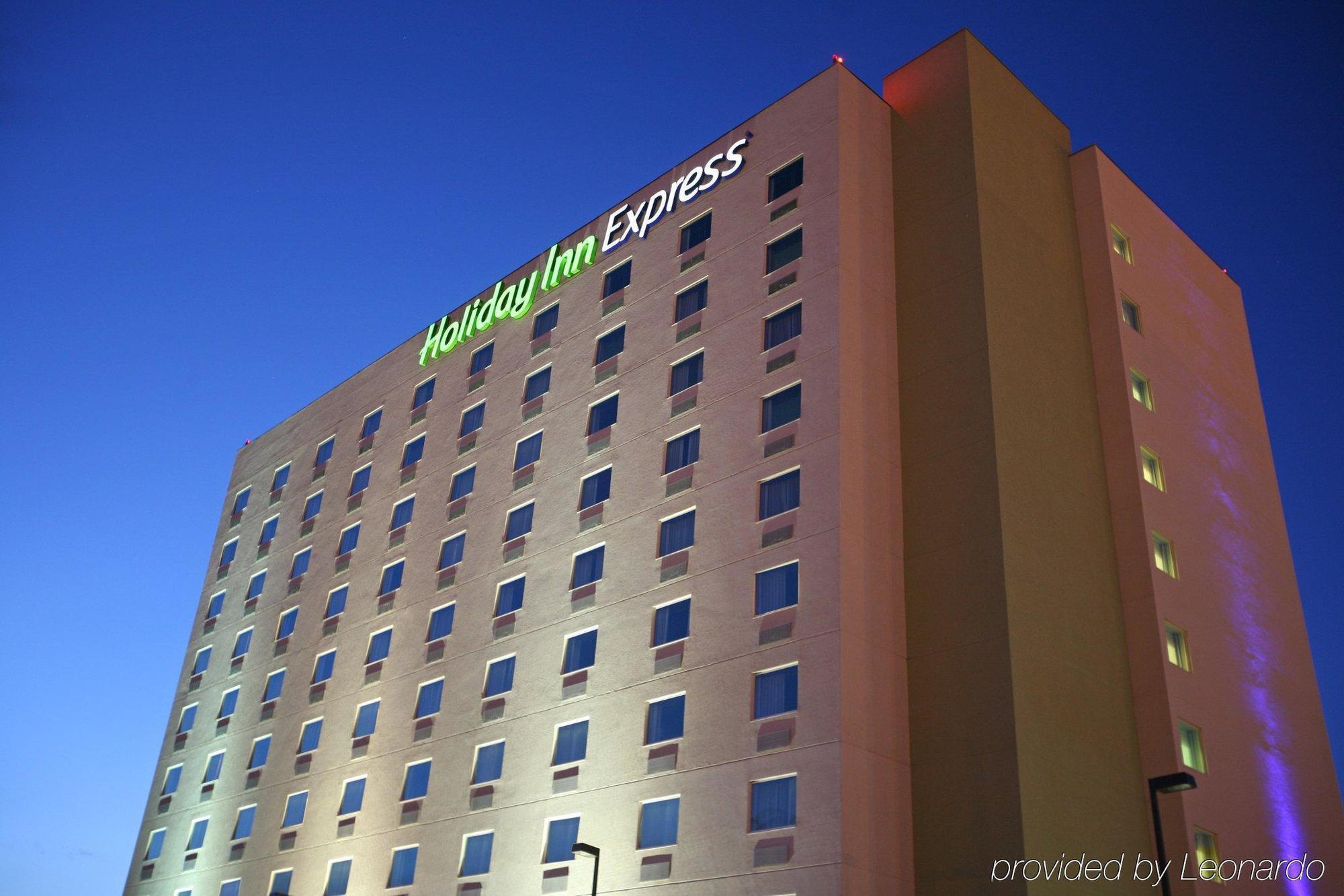 Holiday Inn Express Saltillo Zona Aeropuerto By Ihg Bagian luar foto