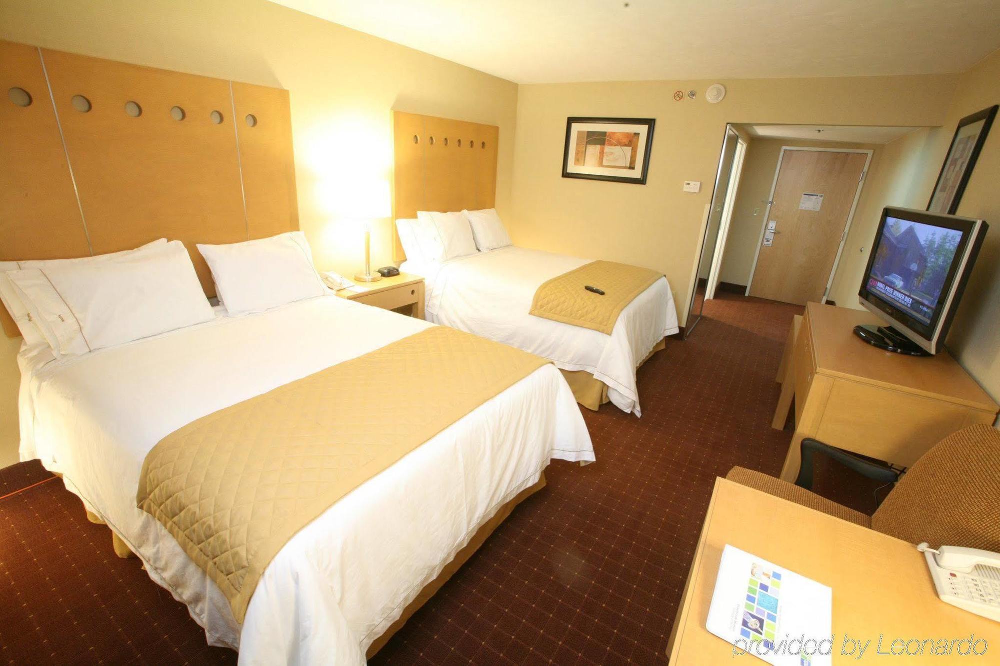 Holiday Inn Express Saltillo Zona Aeropuerto By Ihg Bagian luar foto