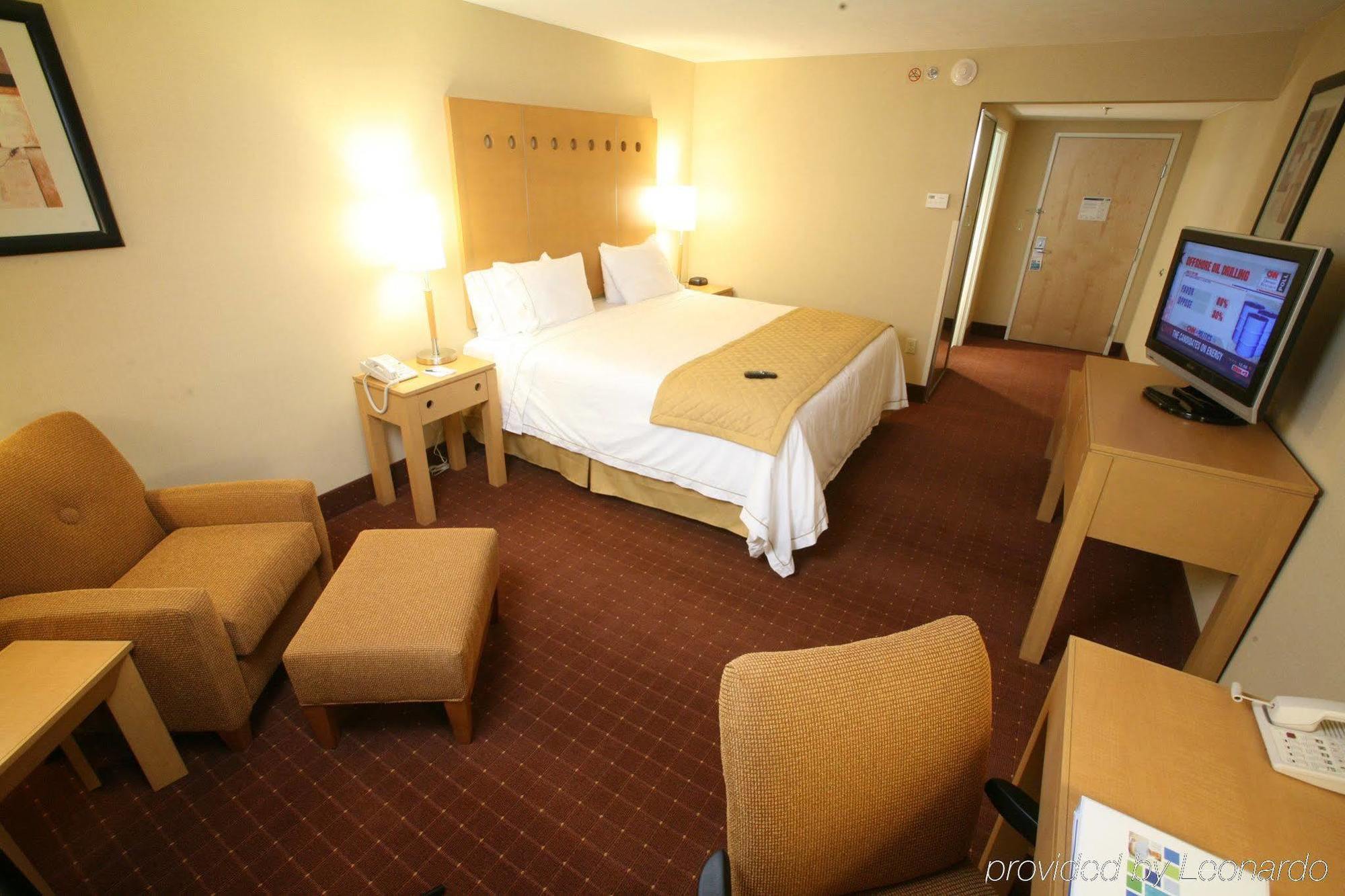 Holiday Inn Express Saltillo Zona Aeropuerto By Ihg Bagian luar foto