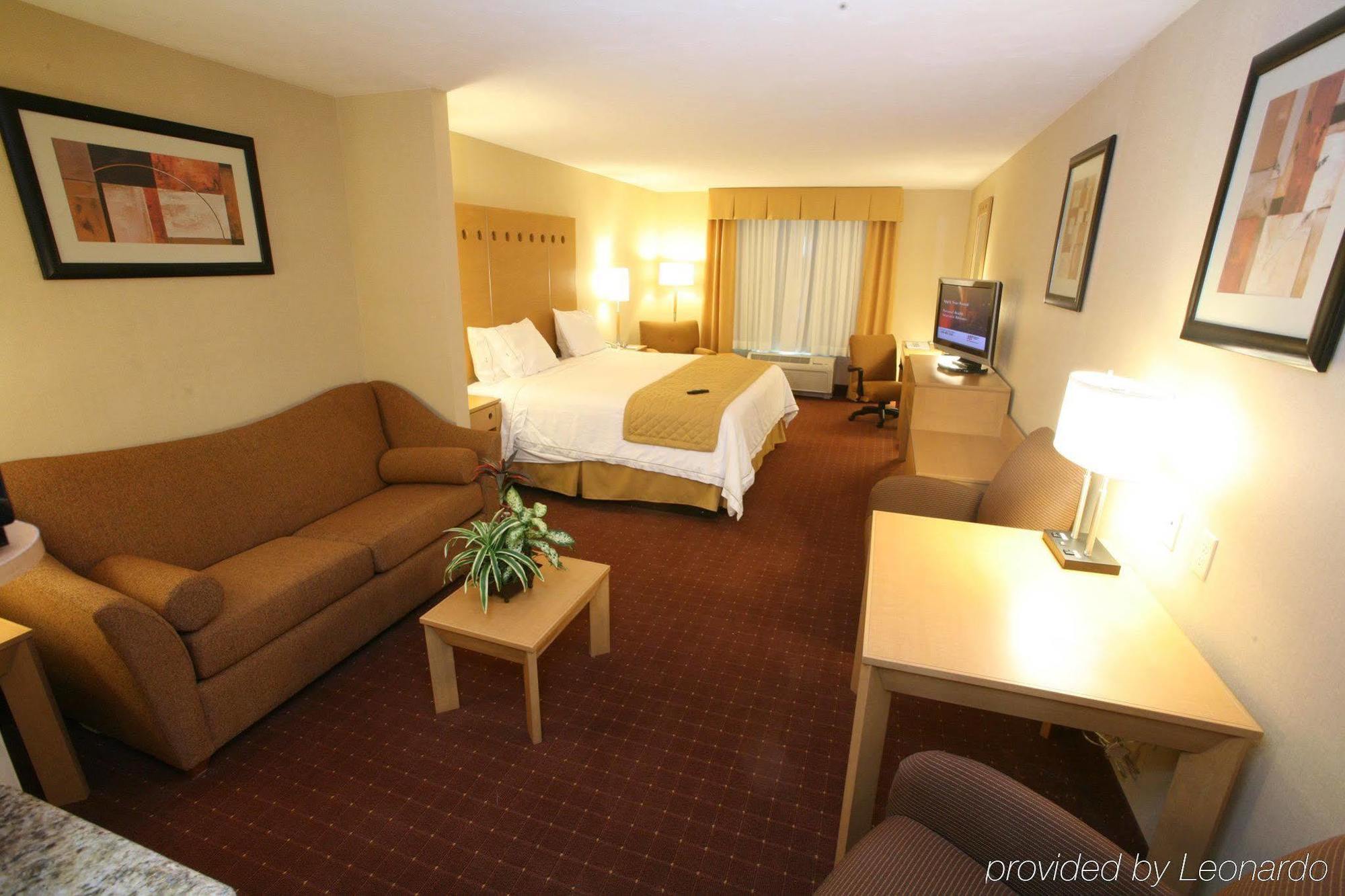 Holiday Inn Express Saltillo Zona Aeropuerto By Ihg Bagian luar foto