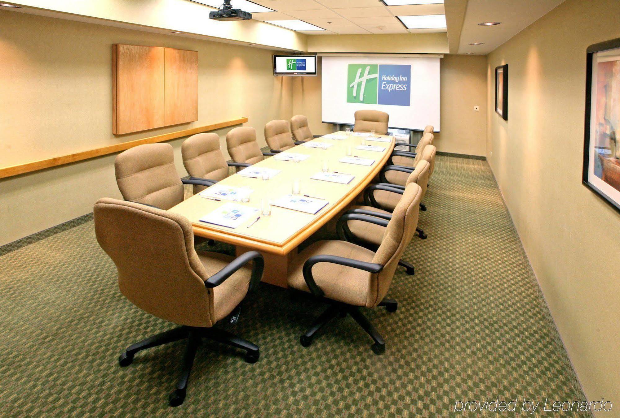 Holiday Inn Express Saltillo Zona Aeropuerto By Ihg Bagian luar foto