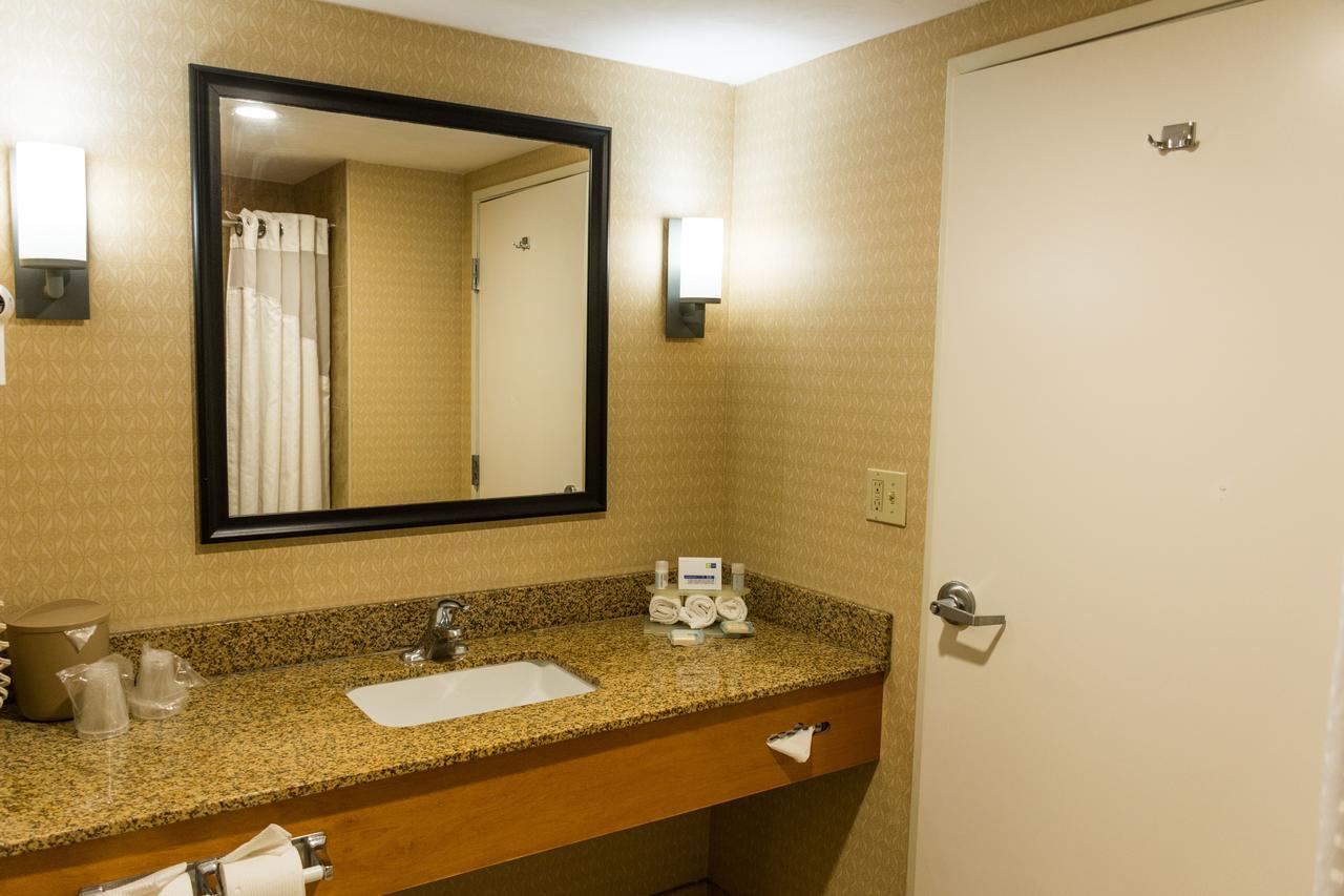 Holiday Inn Express Saltillo Zona Aeropuerto By Ihg Bagian luar foto