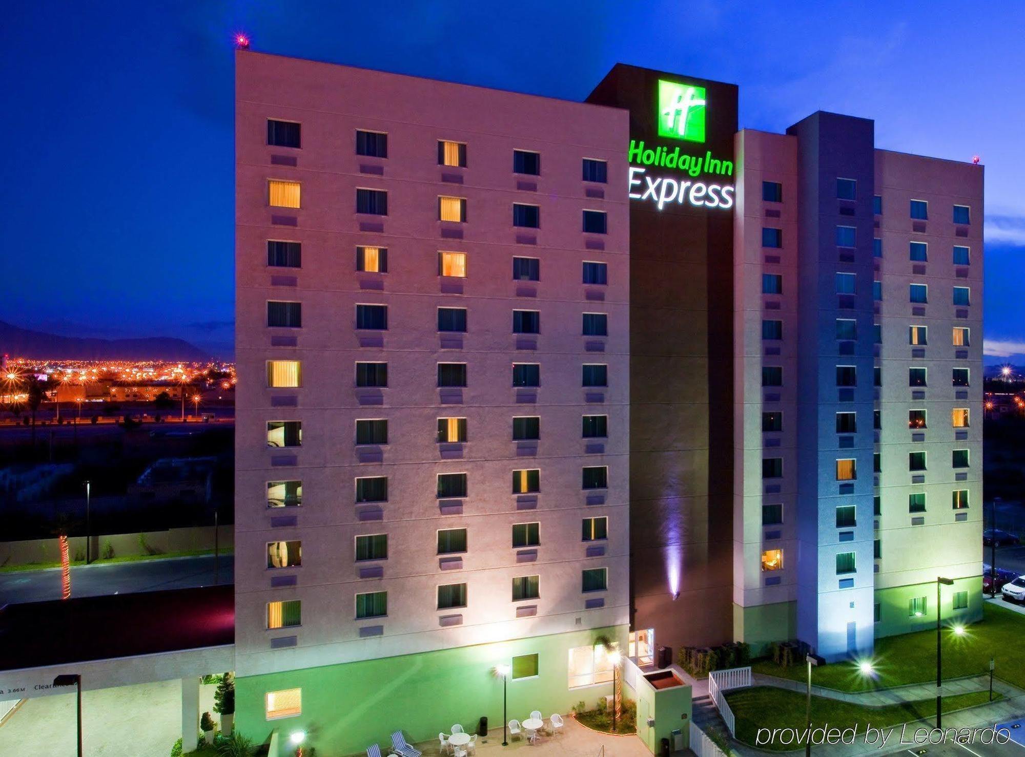 Holiday Inn Express Saltillo Zona Aeropuerto By Ihg Bagian luar foto