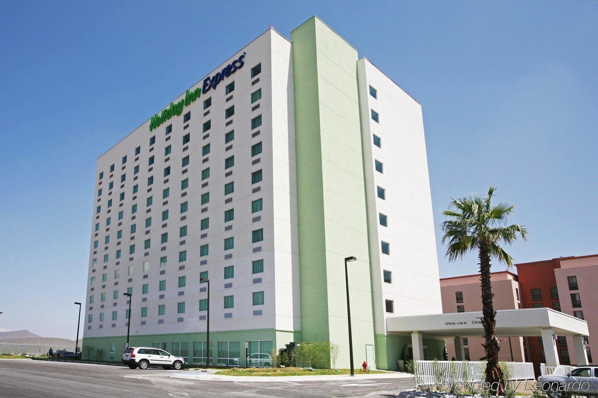 Holiday Inn Express Saltillo Zona Aeropuerto By Ihg Bagian luar foto