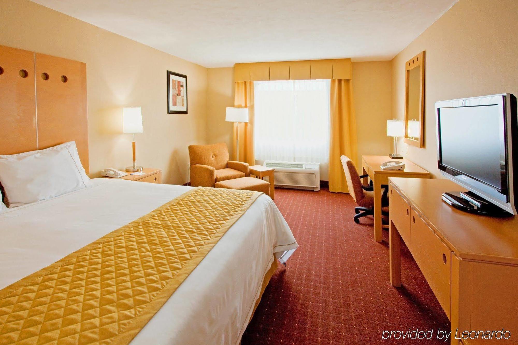 Holiday Inn Express Saltillo Zona Aeropuerto By Ihg Bagian luar foto