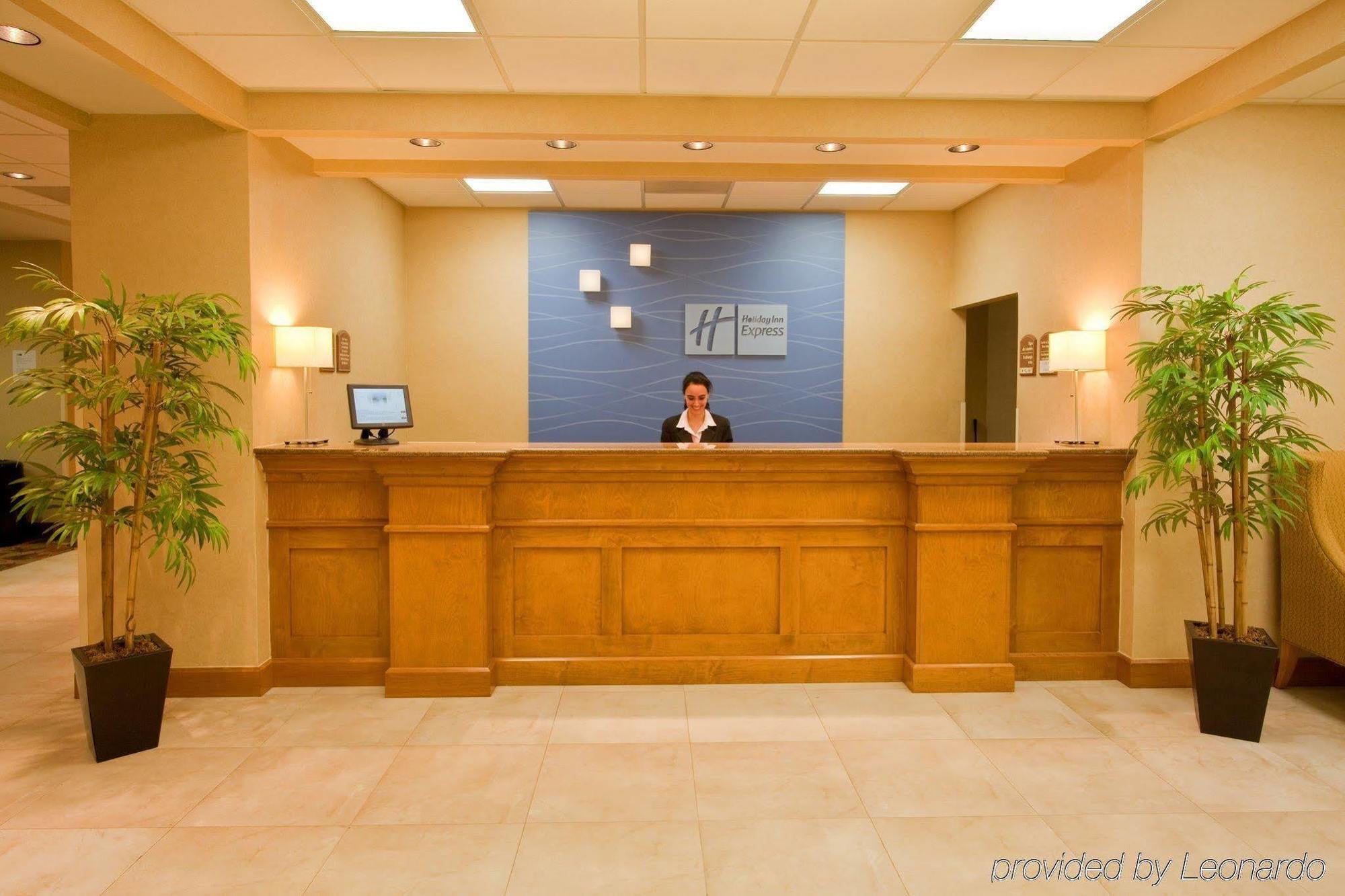 Holiday Inn Express Saltillo Zona Aeropuerto By Ihg Bagian luar foto